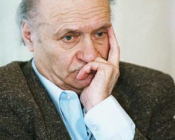 На фото Юрий Давыдов