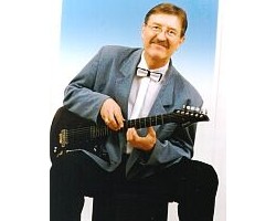 На фото Энвер Измайлов