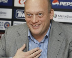 На фото Юрий Степанов