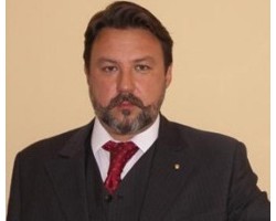 На фото Юрий Лаптев