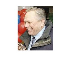 На фото Юрий Титов