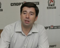 На фото Юрий Исаев