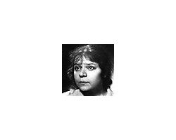 На фото Новелла Матвеева