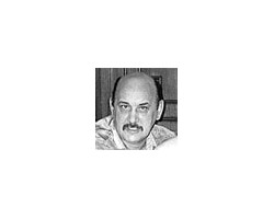 На фото Юрий Романенко