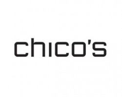 На фото Chico's