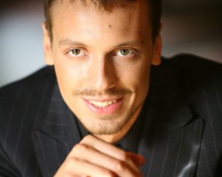 На фото Эдуард Шульжевский