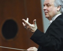 На фото Юрий Симонов