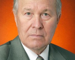 На фото Юрий Петров