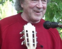 На фото Юрий Кукин