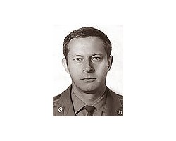На фото Эдуард Громов