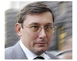 На фото Юрий Луценко