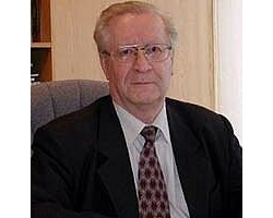 На фото Юрий Давыдов