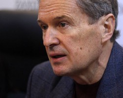 На фото Юрий Костенко