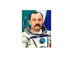 На фото Юрий Усачев