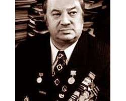 На фото Юрий Озеров