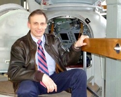 На фото Юрий Караш