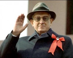 На фото Юрий Андропов