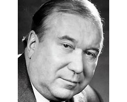 На фото Юрий Медведев