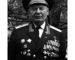 На фото Георгий Иванов