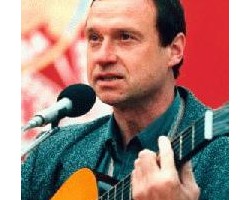 На фото Юрий Панюшкин