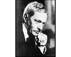 На фото Эдвард Фредерик Бенсон