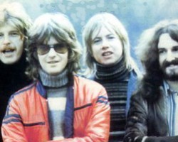 На фото Barclay James Harvest