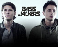 На фото Bassjackers