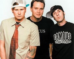 На фото Blink 182