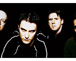 На фото Breaking Benjamin