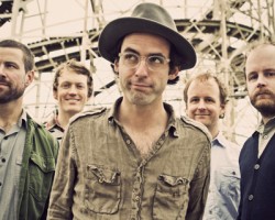 На фото Clap Your Hands Say Yeah