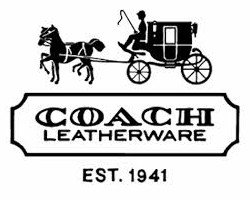 На фото Coach