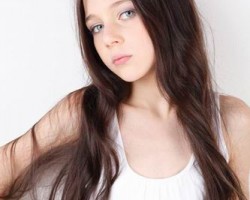 На фото Жозефина Карр-Харрис