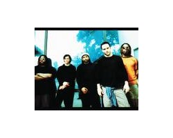 На фото Dave Matthews Band