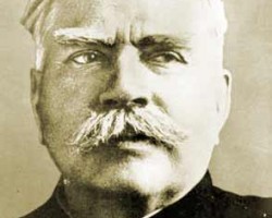 На фото Жозеф Жоффр