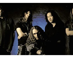 На фото DragonForce