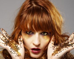 На фото Florence and the Machine