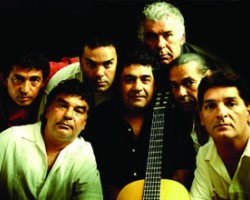 На фото Gipsy Kings