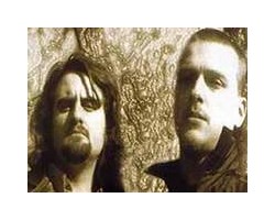 На фото Godflesh