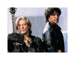 На фото Hall & Oates