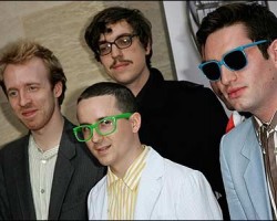 На фото Hot Chip