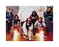 На фото Ill Nino