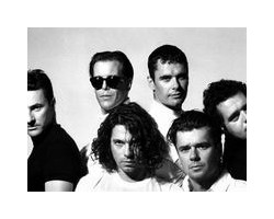 На фото INXS