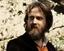 На фото Iron & Wine