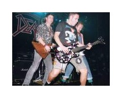 На фото Lawnmower Deth