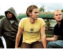 На фото Lifehouse