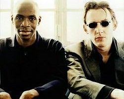 На фото Lighthouse Family