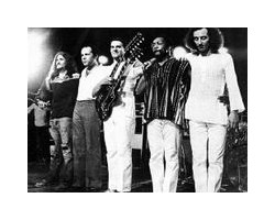 На фото Mahavishnu orchestra