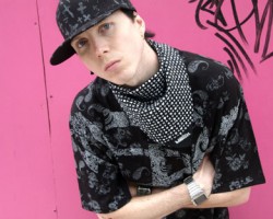 На фото Manafest