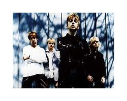 На фото Mansun