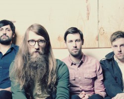 На фото Maps & Atlases